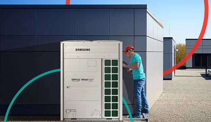 Expert installing Samsung heat pump